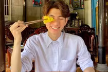 Chàng trai tạo tác những chiếc váy làm từ bánh miền Tây 