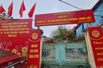 Nhà “kỳ dị”, bãi xe, tập kết vật liệu xây dựng trái phép ở Hoàng Mai: Phường, Quận nói gì?