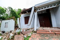 Hãi hùng loạt ngôi nhà bị sụt lún, đổ sập tại đồi Tên Lửa