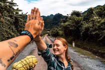 Cô gái Đức phượt xe máy dọc Việt Nam trong một tháng