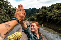 Cô gái Đức phượt xe máy dọc Việt Nam trong một tháng