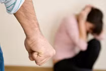 Mẹ chồng khuyên chị bị đánh để gia đình êm ấm