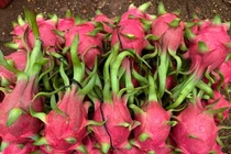 Người dân không còn hàng để bán, thanh long tăng giá chóng mặt