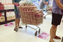 Gom hàng siêu thị bán giá cao: Xử lý thế nào?