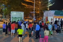 Người Hà Nội xuyên đêm “giải cứu” nông sản Hải Dương