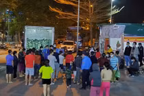 Người Hà Nội xuyên đêm “giải cứu” nông sản Hải Dương