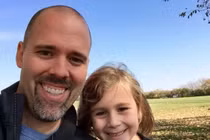 Ông bố viết thư chỉ con gái cách chọn chồng gây bão