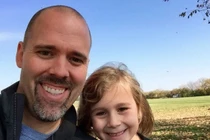 Ông bố viết thư chỉ con gái cách chọn chồng gây bão