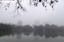 Không khí lạnh đang suy yếu, sương mù bao phủ Bắc Bộ