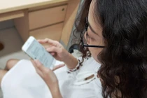 Xem trộm tin nhắn phát hiện chồng ngoại tình, vợ tung lên mạng