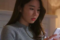 Choáng váng đọc được tin nhắn của chồng với bạn thân