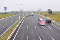 Ông trùm cao tốc VEC “chặn đường, ép lái xe đi vòng trả phí” làm ăn sao?