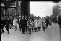 Vua Khải Định đã làm những gì trong chuyến đi thăm Pháp? 