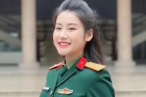 2 nữ quân nhân Việt xinh như hoa hậu