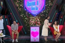 Thầy giáo vừa đàn vừa hát cua gái khiến bà mối cũng muốn giành bấm nút