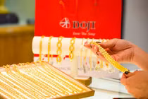 Giá vàng hôm nay 17/11: Tăng dữ dội, áp ngưỡng 62 triệu đồng