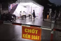 Hòa Bình giãn cách một huyện, kiểm soát nghiêm ngặt các phương tiện