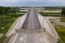 Cận cảnh cầu Hà Bắc 2 gần 400 tỷ nằm đắp chiếu