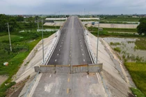 Cận cảnh cầu Hà Bắc 2 gần 400 tỷ nằm đắp chiếu