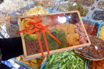 Mứt “4 không” tràn lan vỉa hè dịp Tết