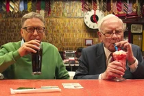 Tỷ phú “nghiện” Cocacola, thích dùng phiếu giảm giá là ai?