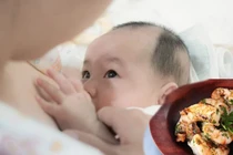 Phụ nữ cho con bú thì đừng ăn món này kẻo mất sữa, con càng ăn càng còi cọc