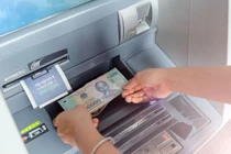 Khách “tố” dịch vụ nộp tiền tại cây MBbank “lởm”, bị giữ hơn 80 triệu 10 ngày