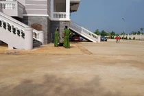 Hé lộ nguyên nhân người đàn ông nhảy lầu 2 TAND Bình Phước tử vong?