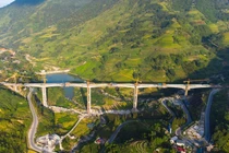 Tận mắt cây cầu cạn cao nhất Việt Nam sắp hoàn thiện