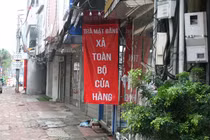 Ngày thứ 10 giãn cách xã hội COVID-19, cửa hàng ồ ạt treo biển trả, cho thuê mặt bằng