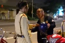 Người đàn ông Trung Quốc bị phạt 500.000 đồng do say xỉn vẫn đi xe đạp