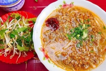 Món ăn nức tiếng Quy Nhơn nhìn ngỡ bún riêu, nếm thử mới thấy hương vị đặc biệt