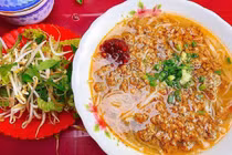 Món ăn nức tiếng Quy Nhơn nhìn ngỡ bún riêu, nếm thử mới thấy hương vị đặc biệt