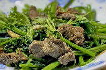 Tống Mỹ Linh bị K vẫn thọ tới 106 tuổi nhờ ăn một loại rau rẻ bèo