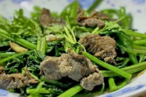 Tống Mỹ Linh bị K vẫn thọ tới 106 tuổi nhờ ăn một loại rau rẻ bèo