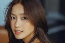 Hình ảnh bán khỏa thân diễn viên Khả Ngân đăng chào năm mới