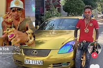 “Dát” 2kg vàng lên người mỗi khi ra đường, người đàn ông Việt lên báo nước ngoài