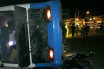 Ôtô chở công nhân va chạm với xe tải khiến 3 người thương vong