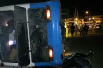 Ôtô chở công nhân va chạm với xe tải khiến 3 người thương vong