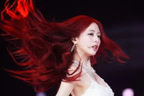 Đằng sau vòng eo 43 cm gây sốc của ca sĩ Hàn Quốc