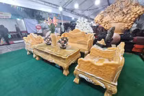 Choáng ngợp bộ bàn ghế ngọc Hoàng Long “đại hạ giá” 1,2 tỷ ở Hà Nội