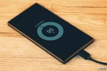 Sạc điện thoại đến 100% rồi rút phích cắm? Sai! 