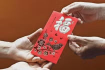 Mới hẹn hò đã đòi bạn trai lì xì Tết bố mẹ tiền “khủng” 