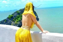 Gái xinh Việt “gây bão” MXH Trung Quốc vì mặc kiểu váy ít người dám diện đi biển