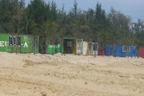 Soi “lý lịch” Hồng Lam Xuân Thành đặt 130 phòng container lên rừng phòng hộ