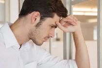 Nhận lời yêu người khác rồi mà bạn gái vẫn thân mật với tôi