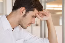 Nhận lời yêu người khác rồi mà bạn gái vẫn thân mật với tôi