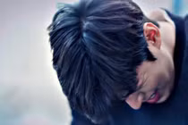 Bị phản bội cô nàng bơ đi, ngày người cũ cưới gửi vật này làm quà