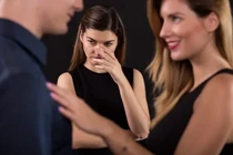 Một giây đãng trí chồng để lộ mối tình ngoài luồng bấy lâu che giấu 