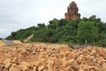 Tận mục công trình tu bổ di tích tháp cổ ở Bình Định vừa bị thanh tra “tuýt còi“